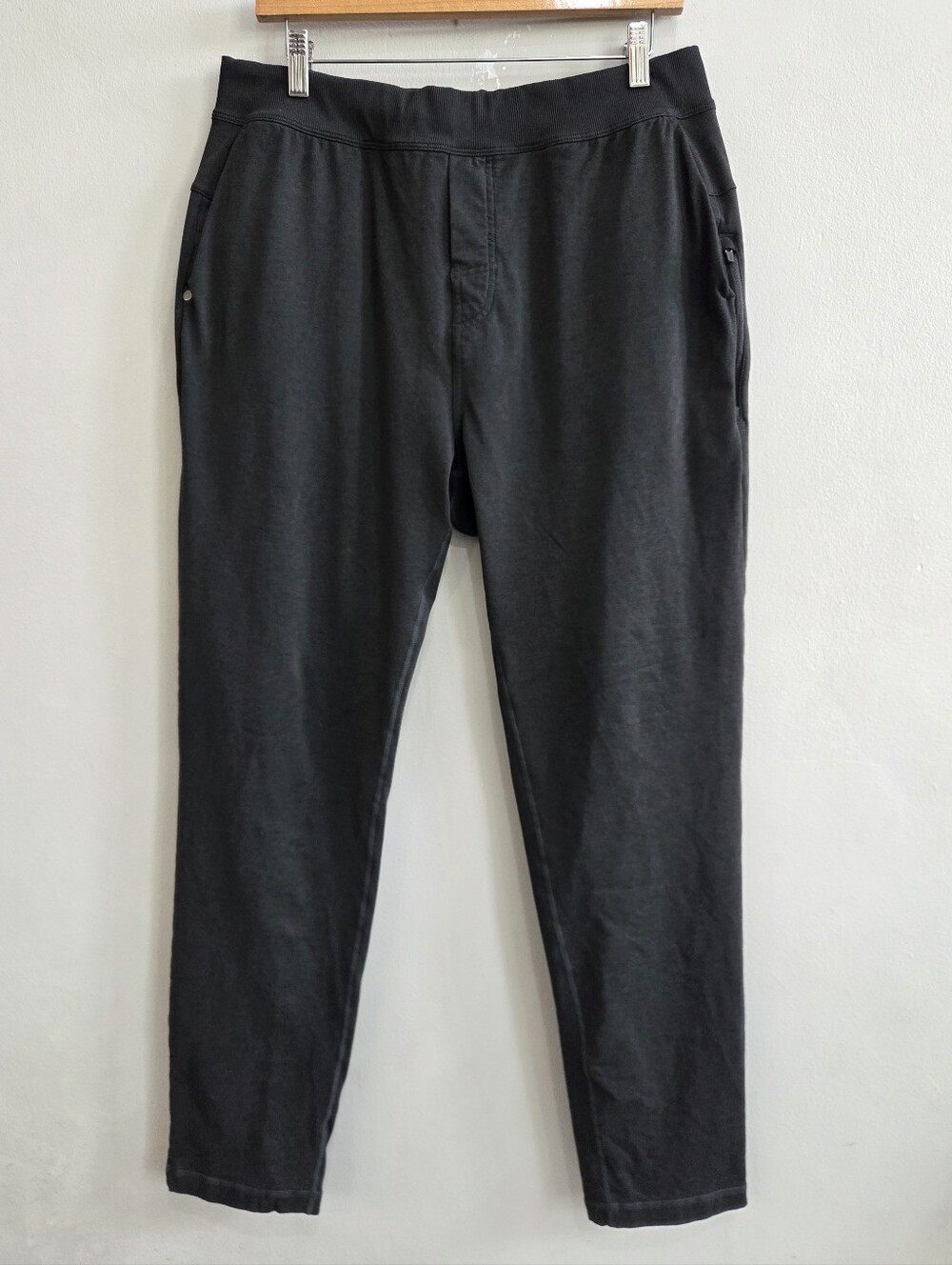 Vuori V435 Coronado Pants Men's XL Black Heather Pockets Stretch Athleisure